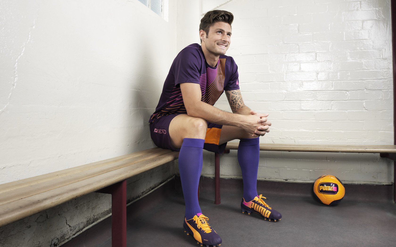 美国男足在巴黎奥运会比赛中以3-1击败巴西,奥运美国足球